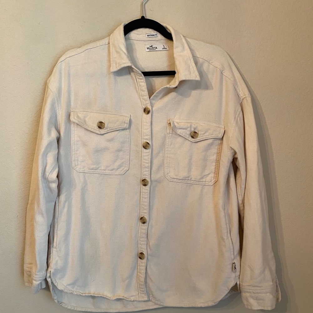 Hollister flannel boyfriend fit. color: cream. size: S